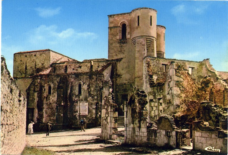 Iglesia de Oradour-sur-Glane donde  349 mujeres y niños fueron masacrados el 10 de junio de 1944.

